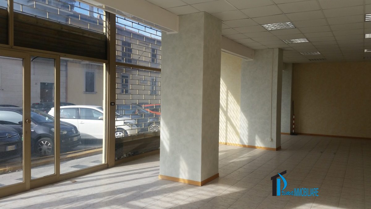 Immagine 7 di Negozio in affitto  a Terni