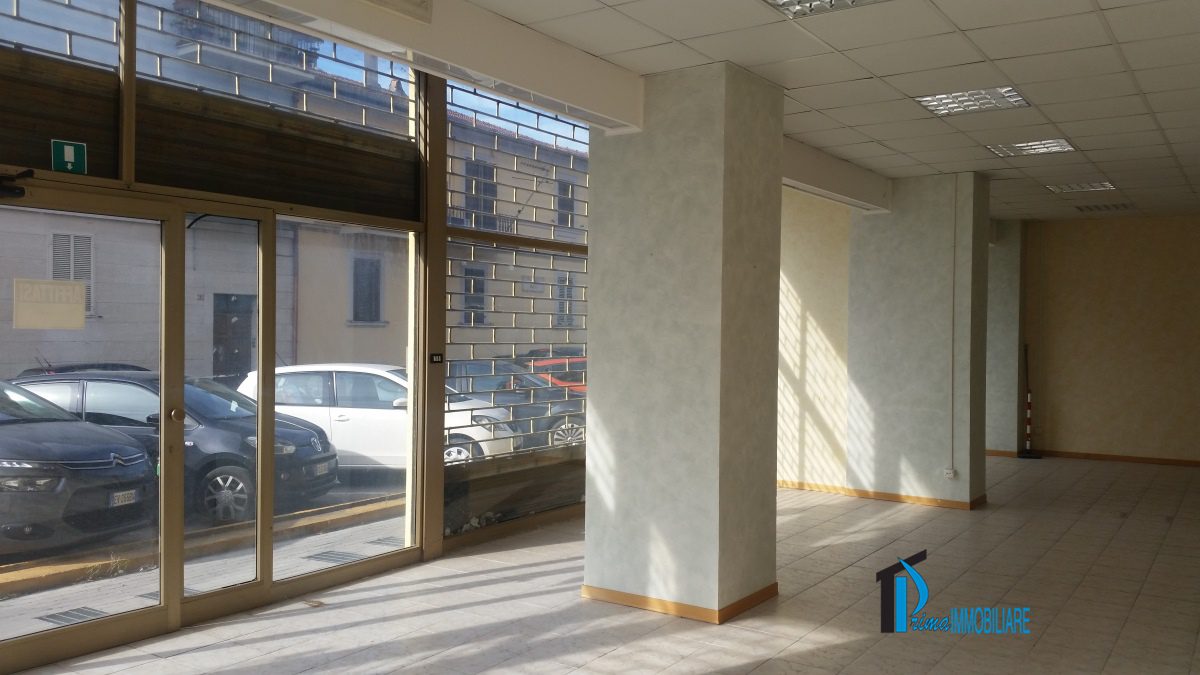 Immagine 8 di Negozio in affitto  a Terni