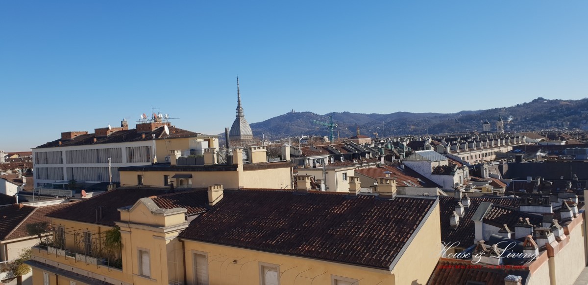 Immagine 6 di Attico in affitto  a Torino