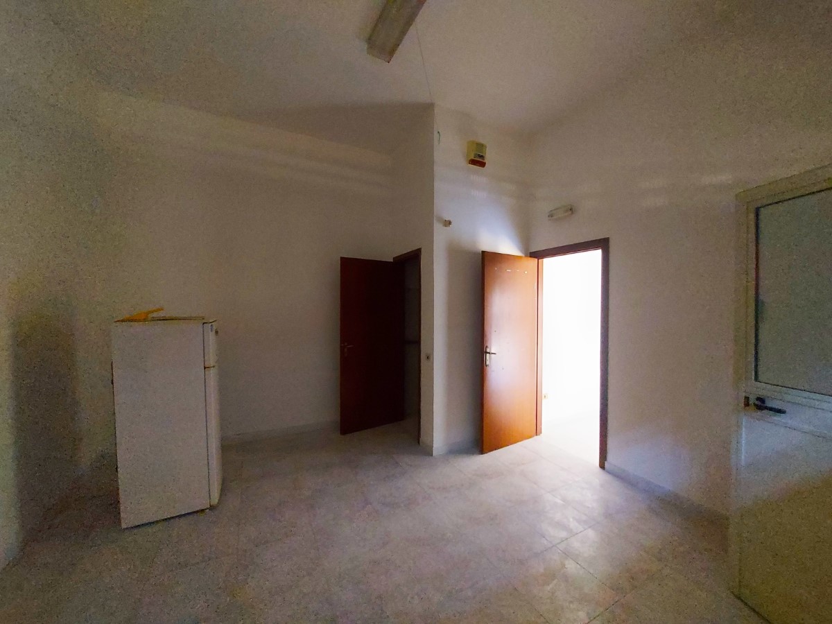 Immagine 4 di Negozio in affitto  185 a Casalnuovo Di Napoli