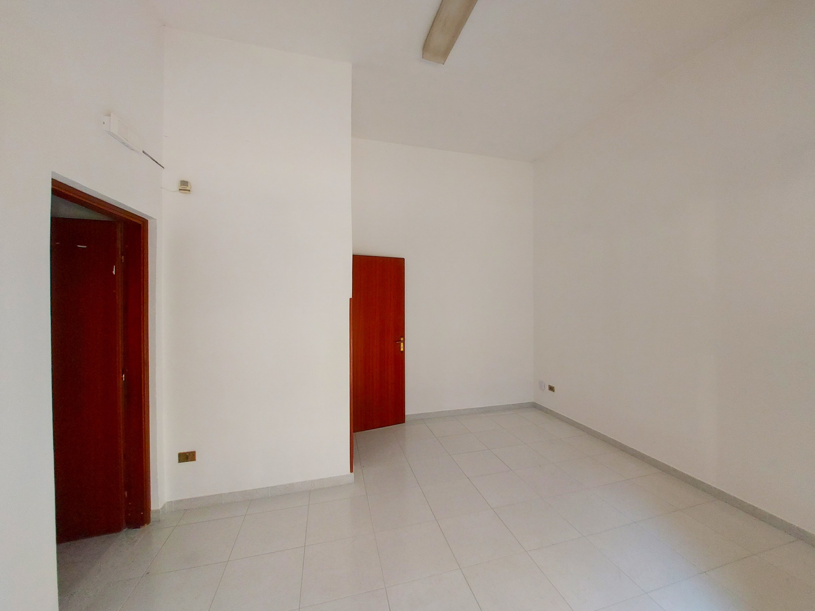 Immagine 6 di Negozio in affitto  185 a Casalnuovo Di Napoli