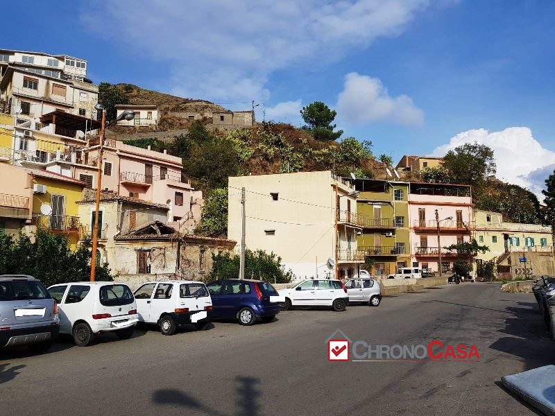 Immagine 7 di Rustico / casale in vendita  a Messina
