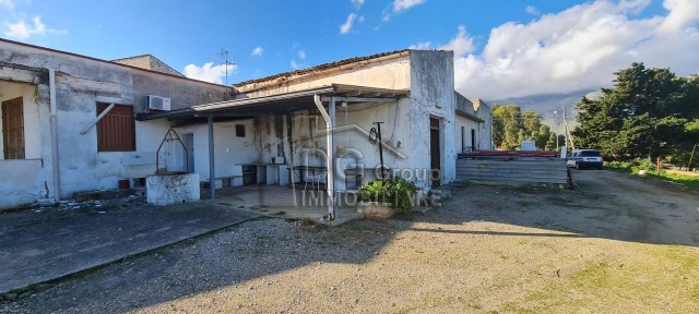 Immagine 2 di Villa in vendita  a Alcamo