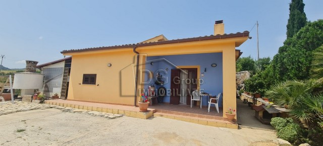 Immagine 3 di Villa in vendita  a Castellammare Del Golfo