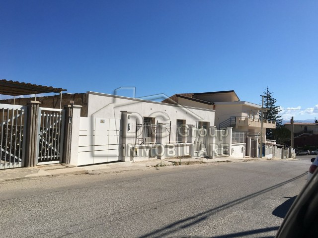 Immagine 3 di Negozio in vendita  a Alcamo