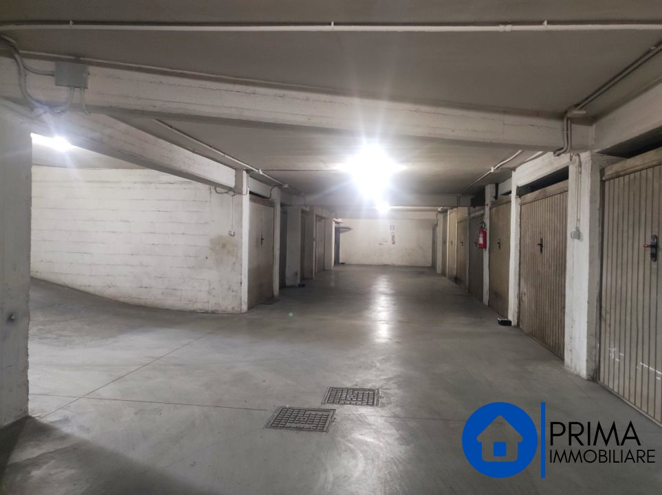 Immagine 1 di Garage in affitto  a Terni