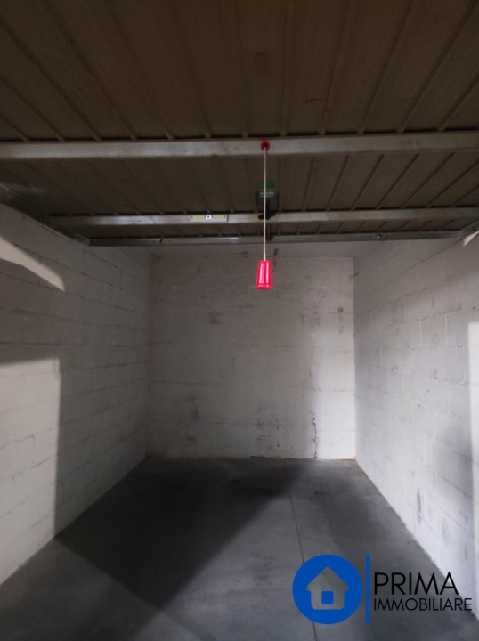 Immagine 4 di Garage in affitto  a Terni
