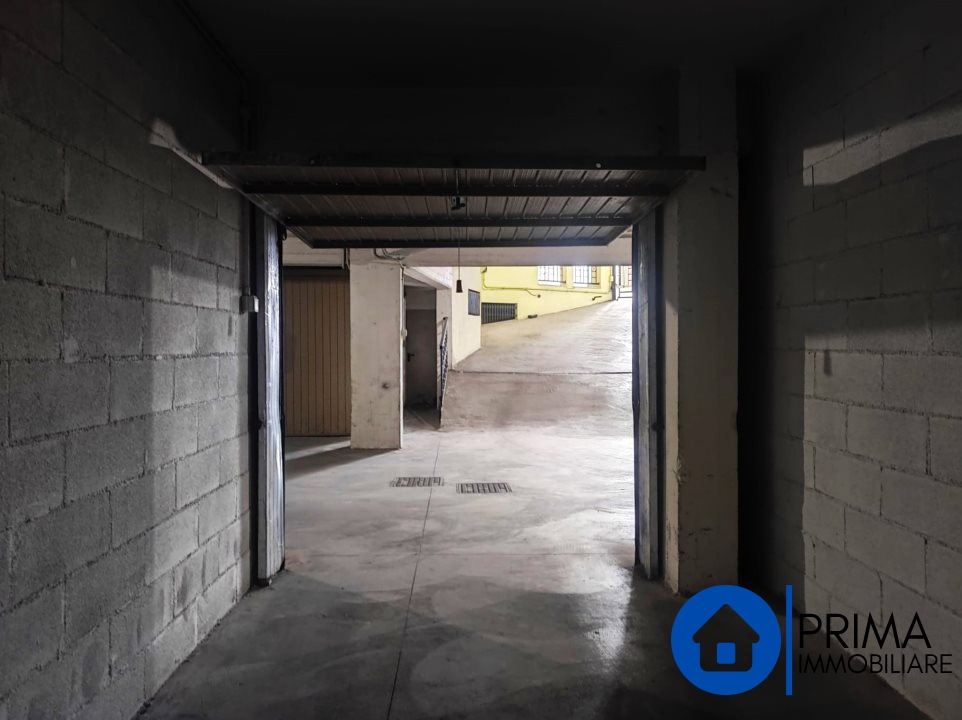 Immagine 2 di Garage in affitto  a Terni