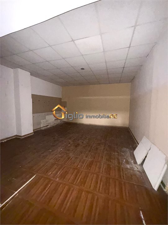 Immagine 4 di Negozio in affitto  a Afragola