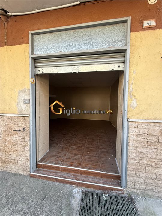 Immagine 6 di Negozio in affitto  a Afragola