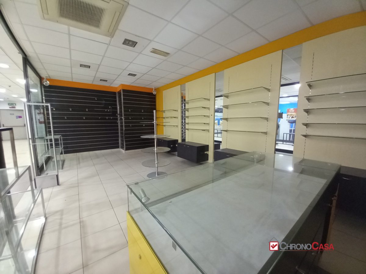 Immagine 2 di Negozio in affitto  a Messina