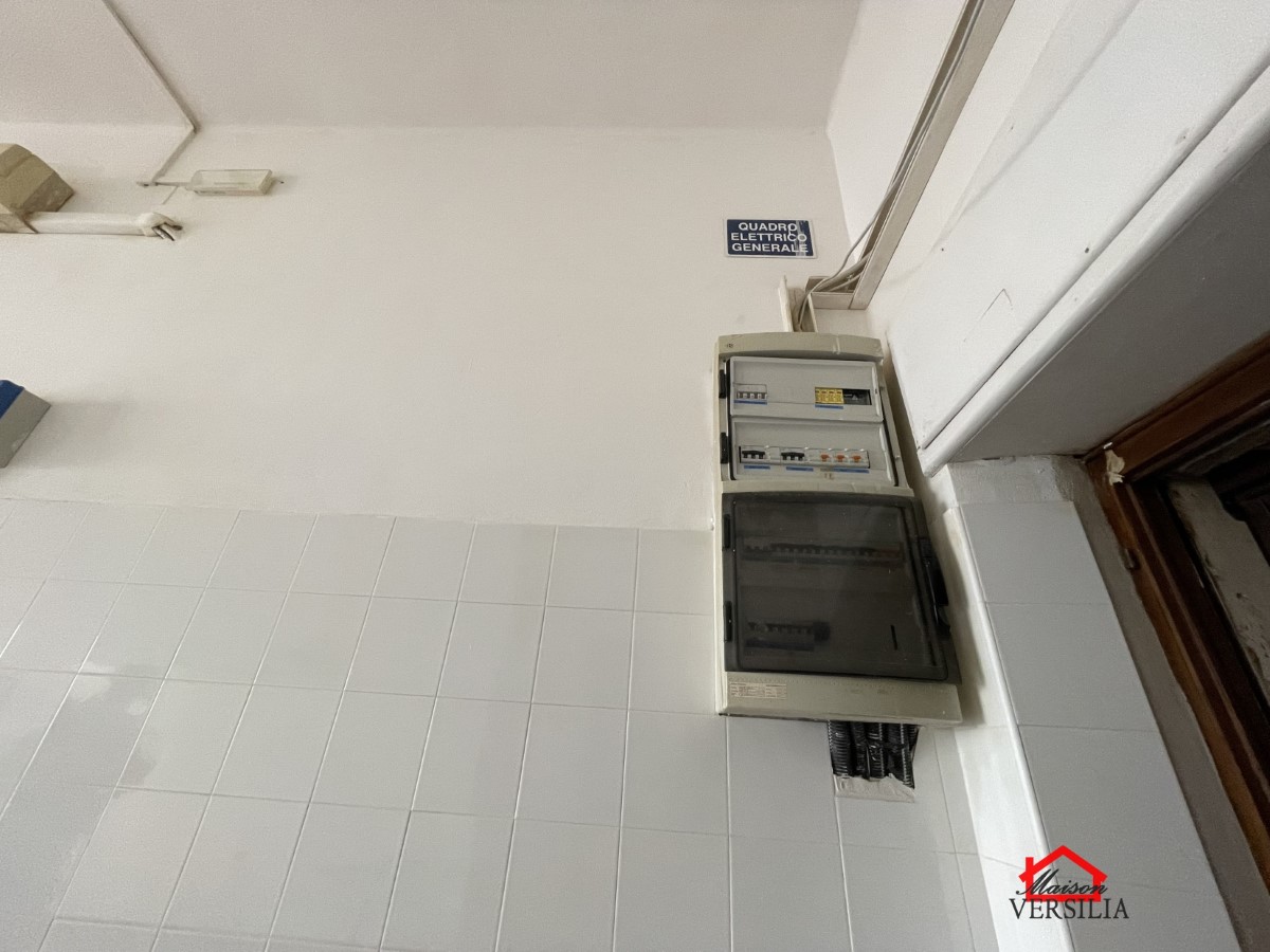 Immagine 8 di Negozio in affitto  1 a Massa