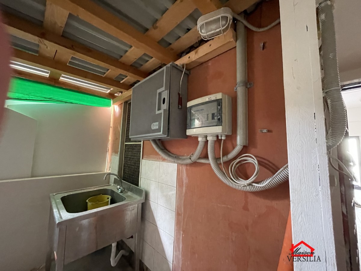 Immagine 7 di Negozio in affitto  1 a Massa