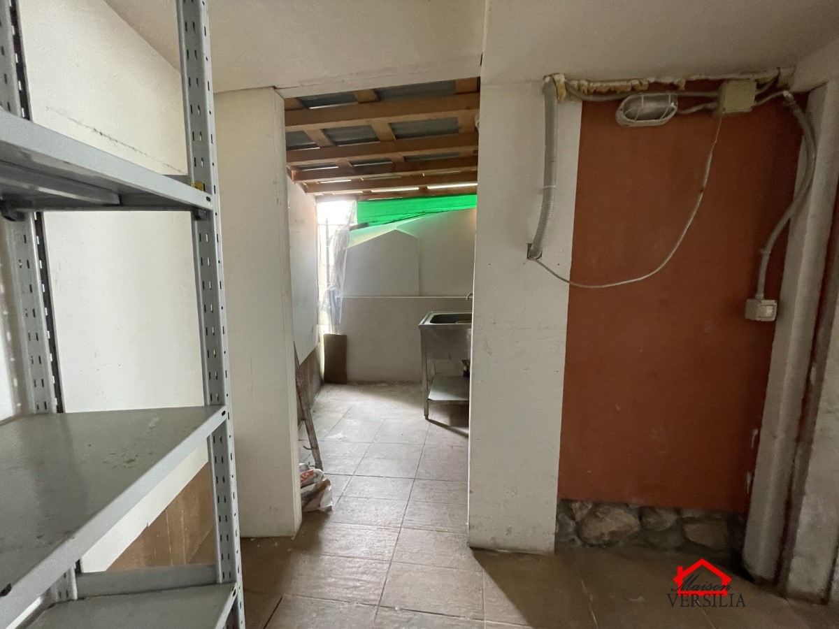 Immagine 6 di Negozio in affitto  1 a Massa