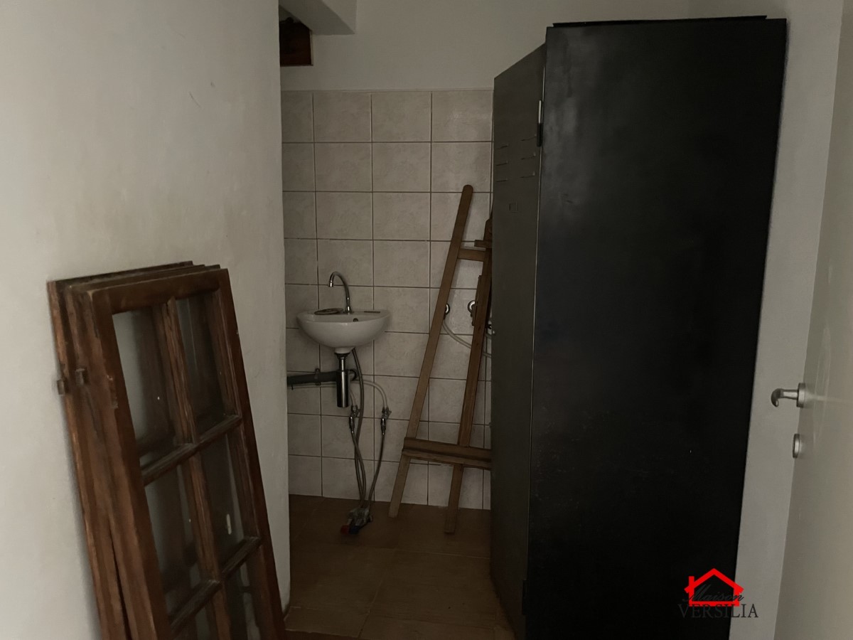 Immagine 4 di Negozio in affitto  1 a Massa