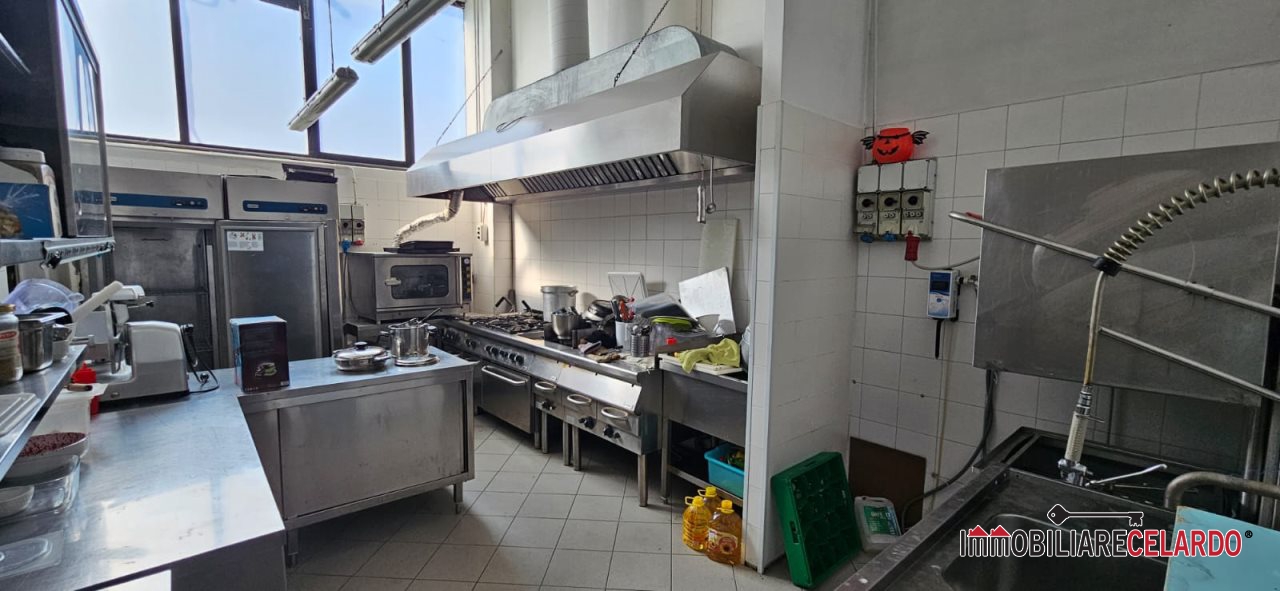 Immagine 6 di Negozio in affitto  a Colle Di Val D'elsa