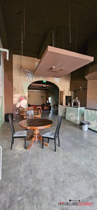 Immagine 1 di Negozio in affitto  a Colle Di Val D'elsa