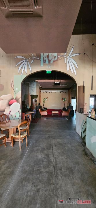 Immagine 3 di Negozio in affitto  a Colle Di Val D'elsa