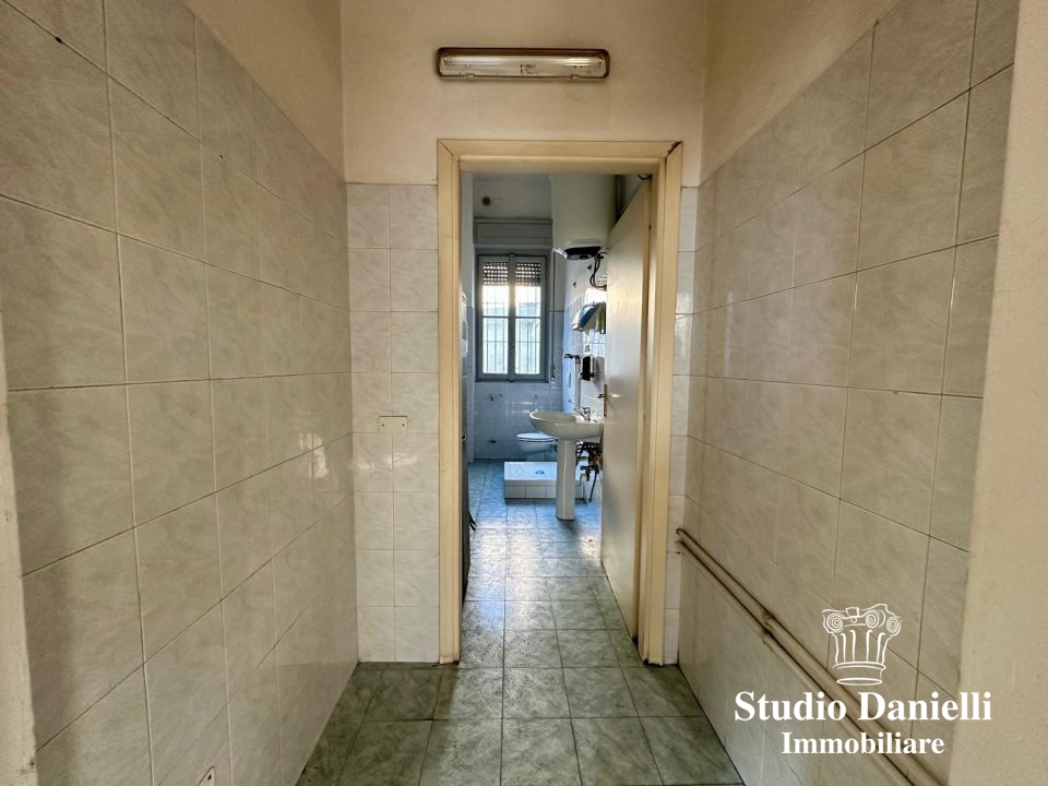 Immagine 9 di Ufficio in affitto  110 a Seregno