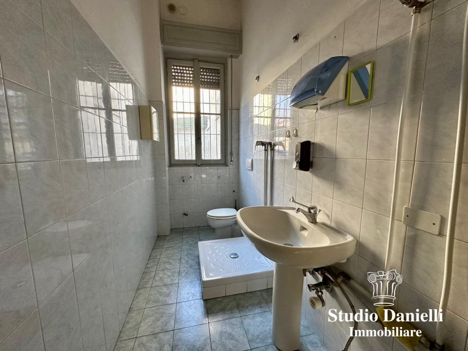 Immagine 10 di Ufficio in affitto  110 a Seregno