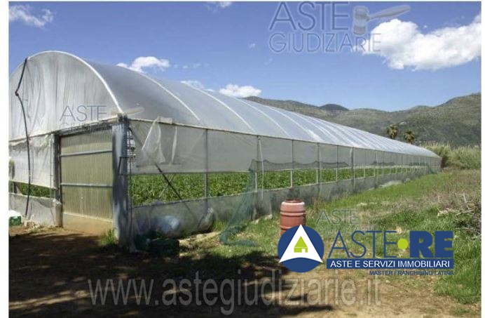 Immagine 1 di Terreno in vendita  a Fondi