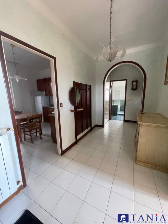 Immagine 1 di Appartamento in vendita  a Ortonovo