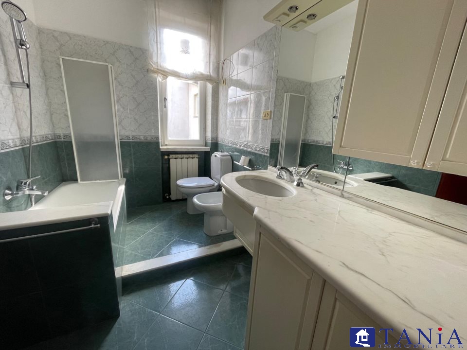 Immagine 8 di Appartamento in vendita  a Ortonovo