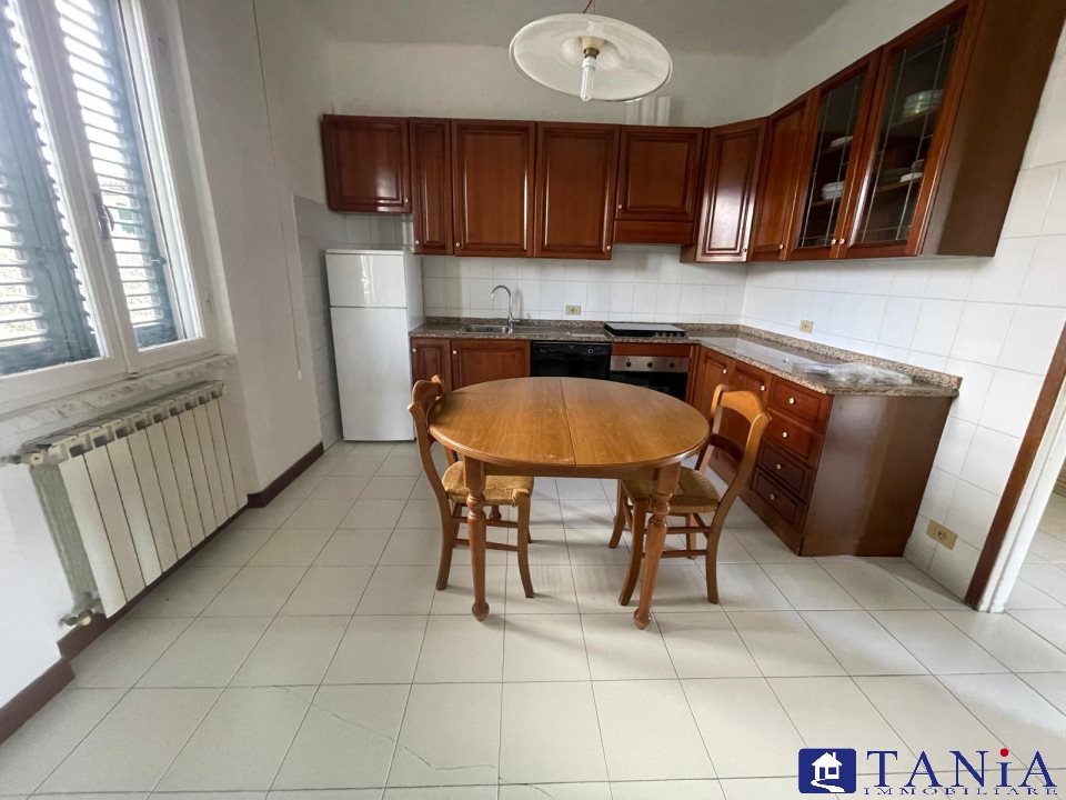 Immagine 3 di Appartamento in vendita  a Ortonovo