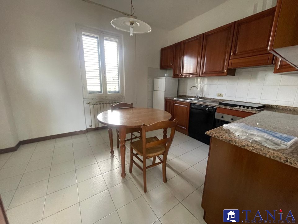 Immagine 4 di Appartamento in vendita  a Ortonovo