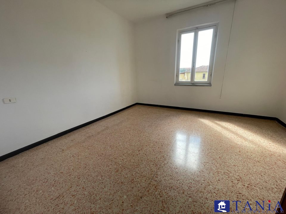 Immagine 10 di Appartamento in vendita  a Ortonovo