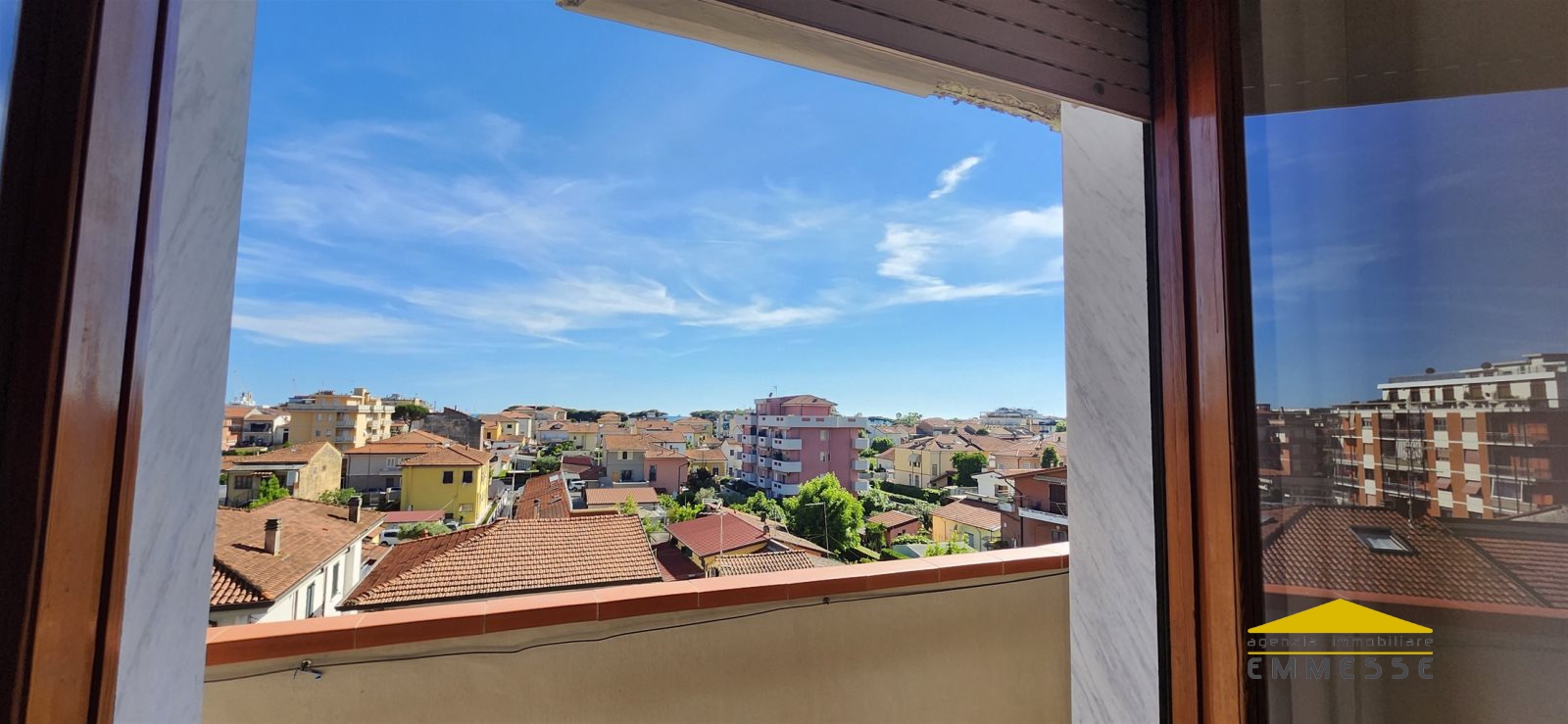 Immagine 1 di Appartamento in vendita  a Carrara