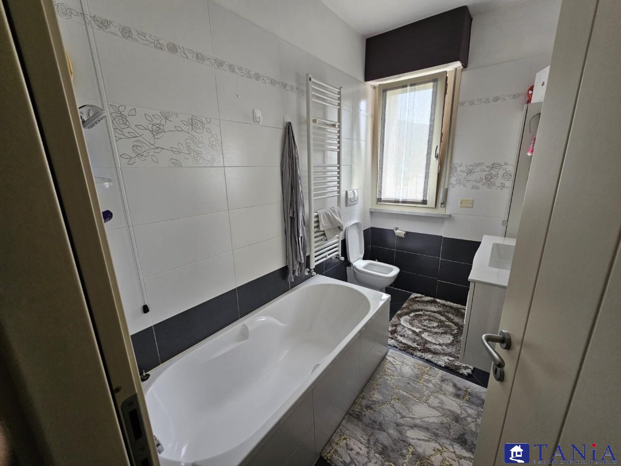 Immagine 7 di Appartamento in vendita  23 a Carrara