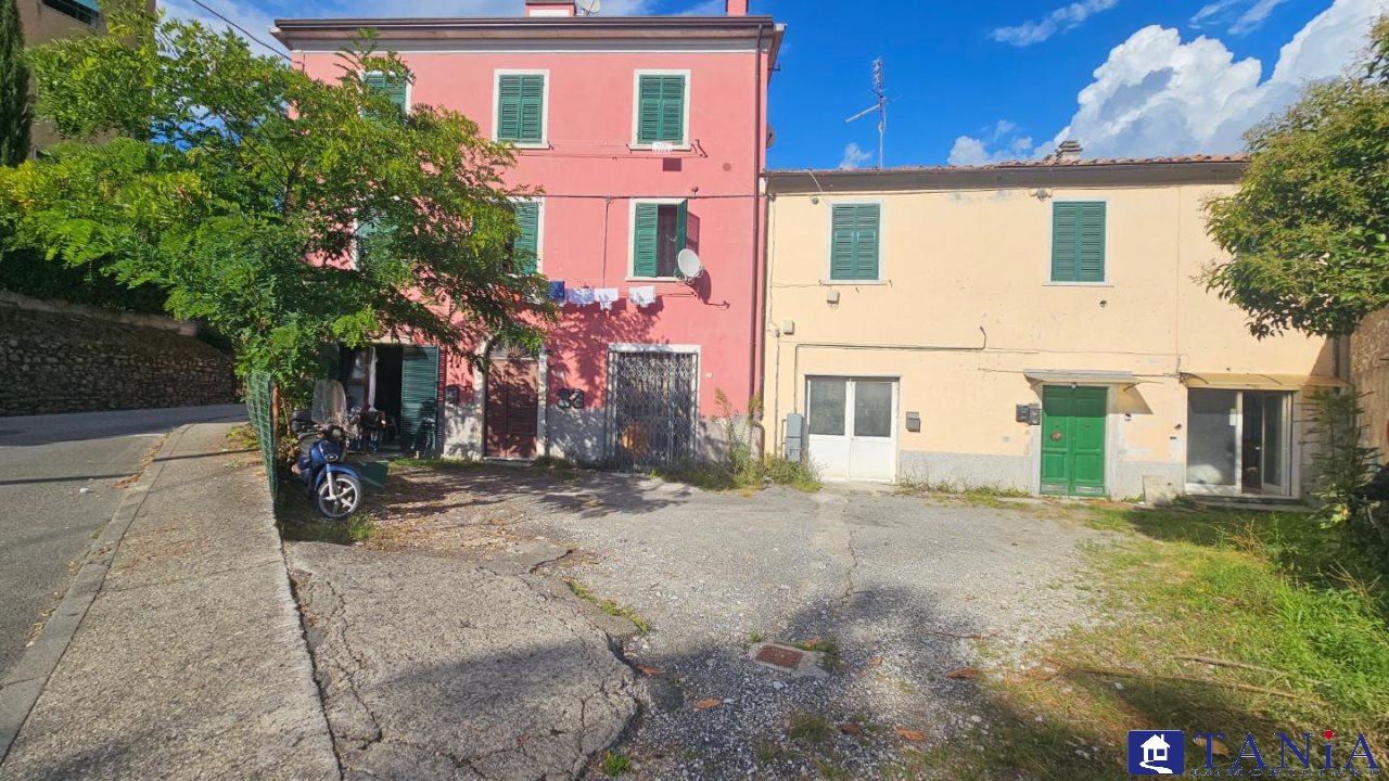 Immagine 10 di Appartamento in vendita  23 a Carrara