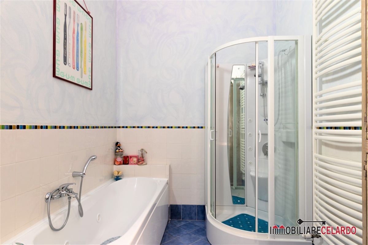 Immagine 10 di Appartamento in vendita  a Colle Di Val D'elsa