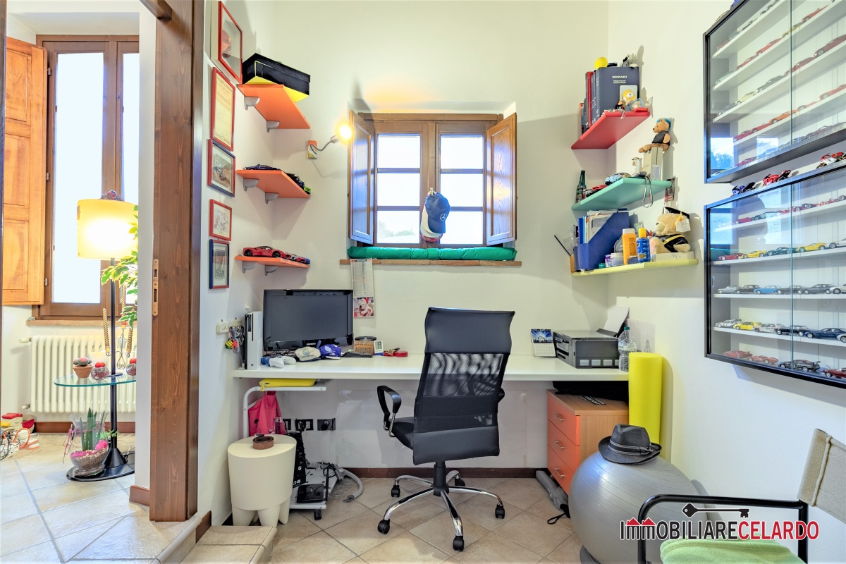 Immagine 8 di Appartamento in vendita  a Colle Di Val D'elsa