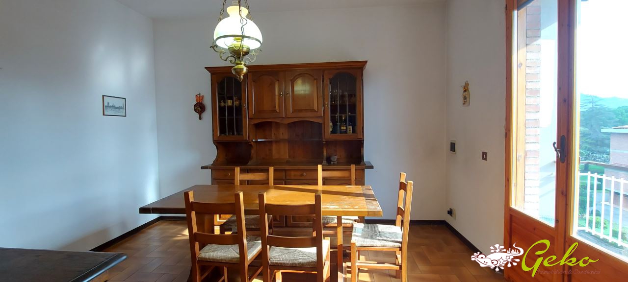 Immagine 10 di Appartamento in vendita  a Poggibonsi