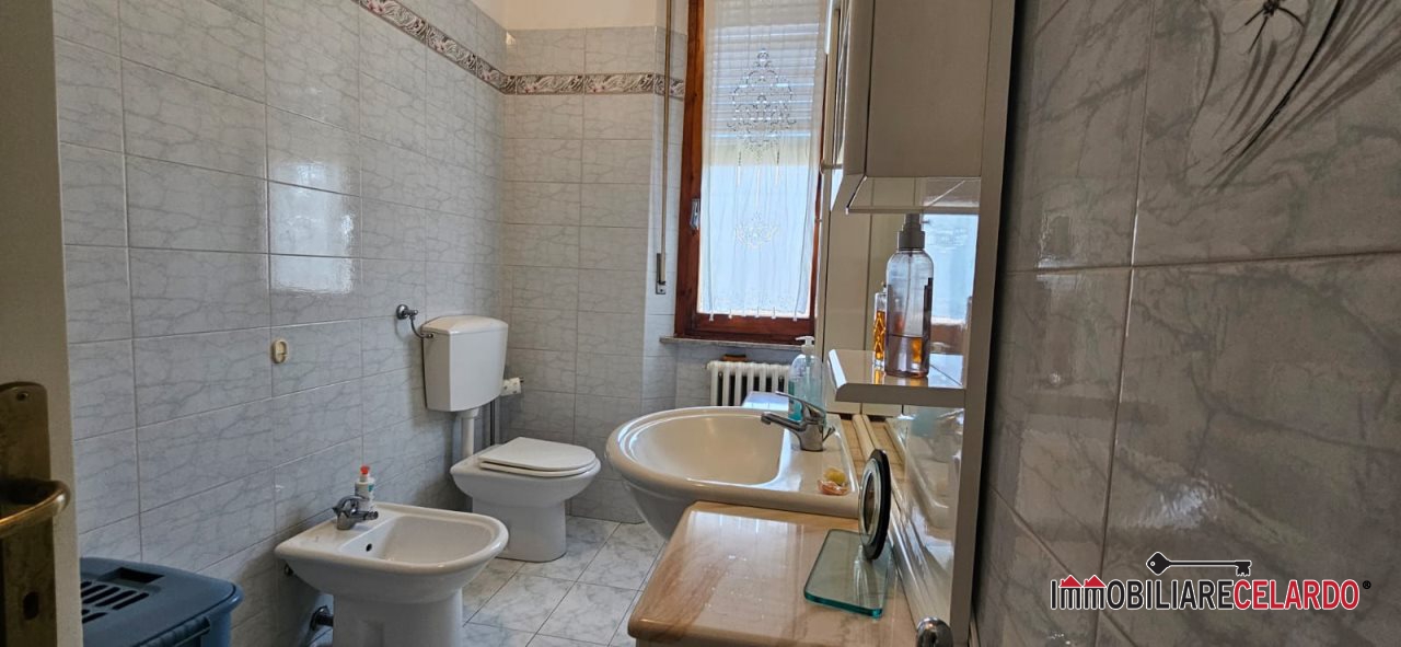 Immagine 10 di Appartamento in vendita  a Colle Di Val D'elsa