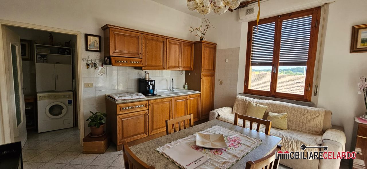 Immagine 5 di Appartamento in vendita  a Colle Di Val D'elsa