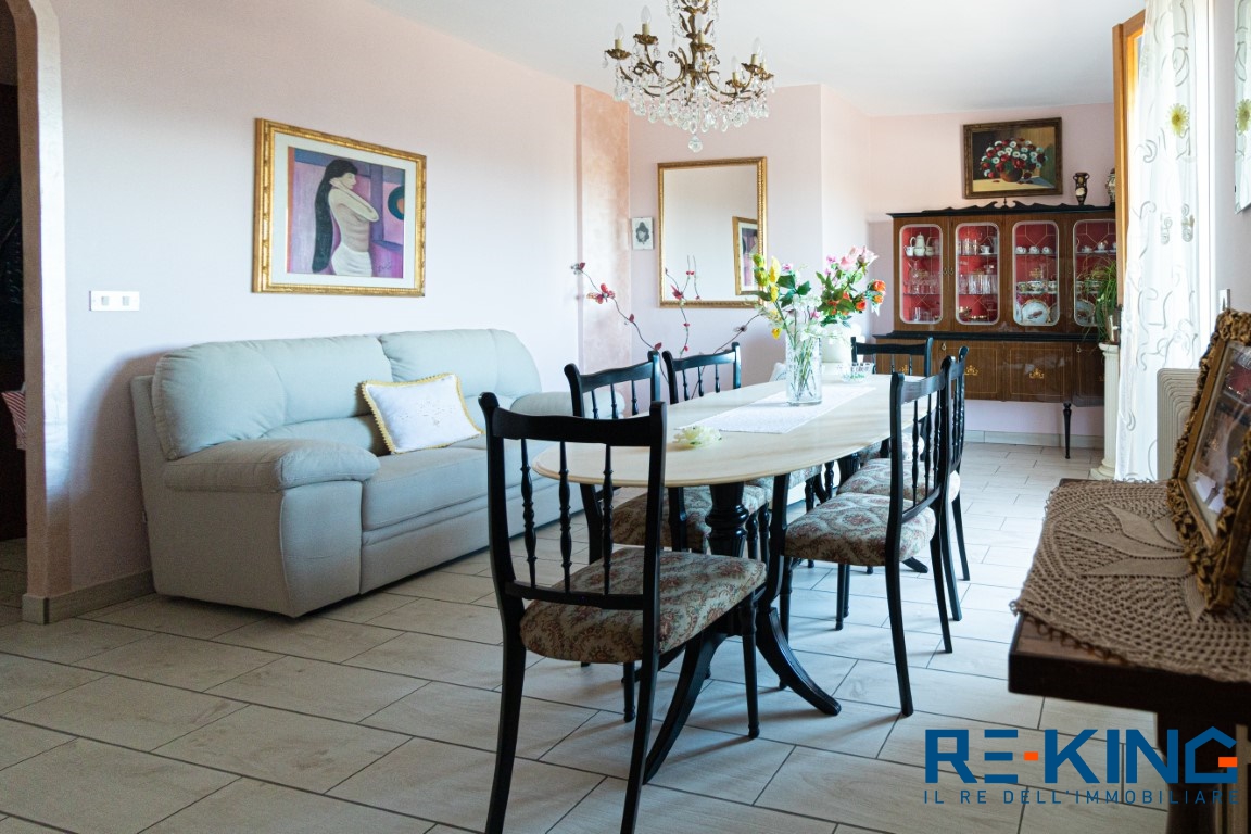 Immagine 10 di Appartamento in vendita  a Parabita