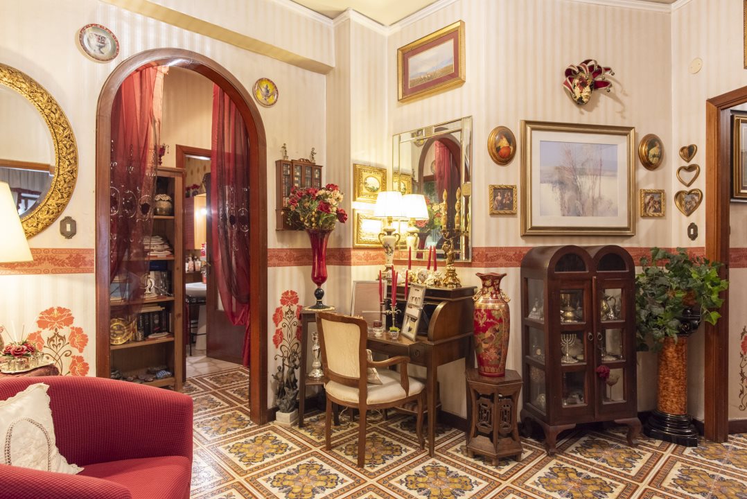 Immagine 7 di Appartamento in vendita  35 a Napoli