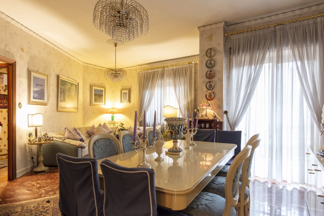 Immagine 1 di Appartamento in vendita  35 a Napoli