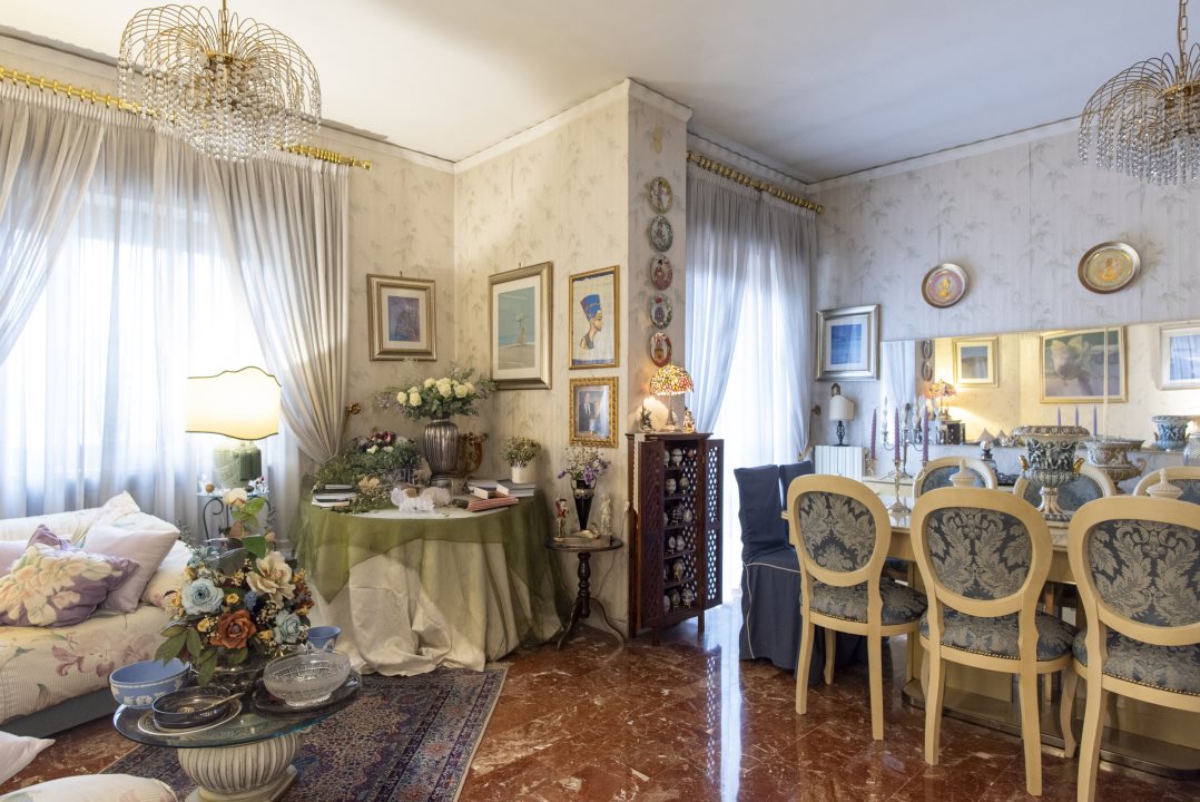 Immagine 5 di Appartamento in vendita  35 a Napoli