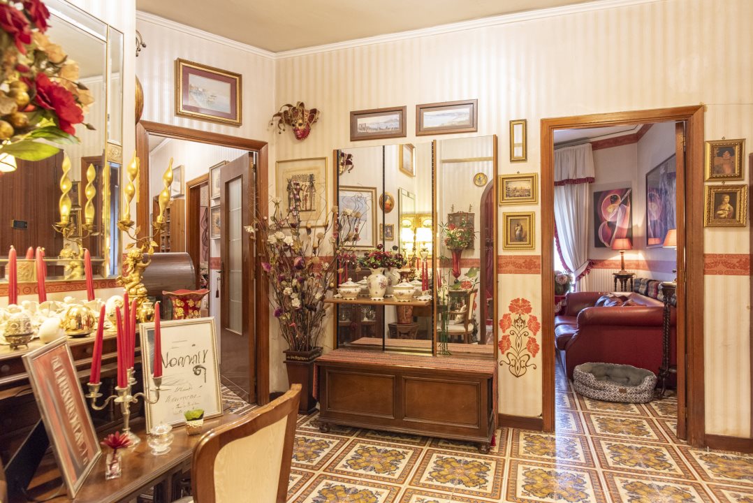 Immagine 8 di Appartamento in vendita  35 a Napoli