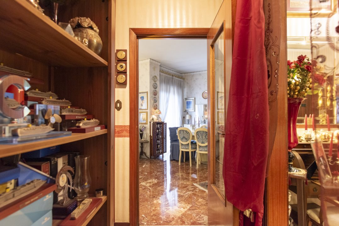 Immagine 9 di Appartamento in vendita  35 a Napoli