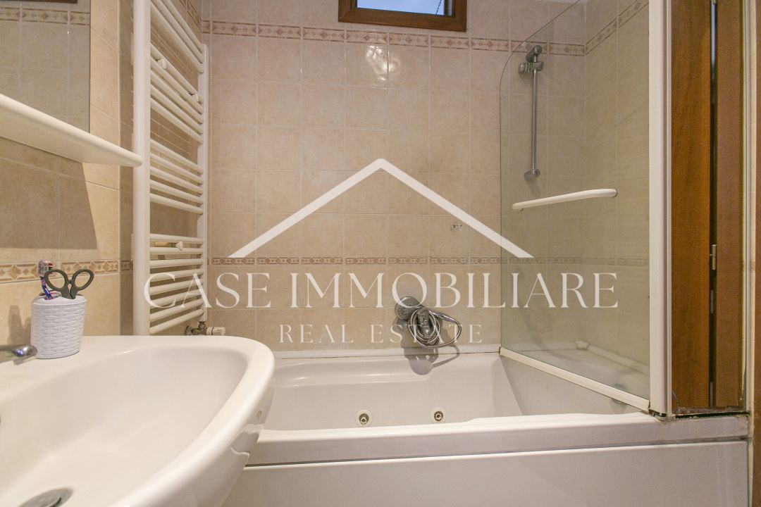 Immagine 10 di Appartamento in vendita  a Grottaferrata