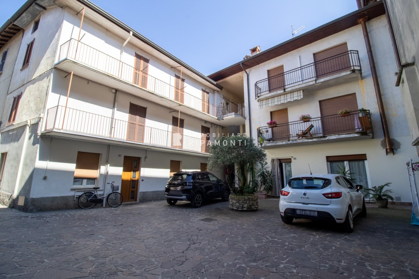 Immagine 1 di Appartamento in vendita  a Oggiono