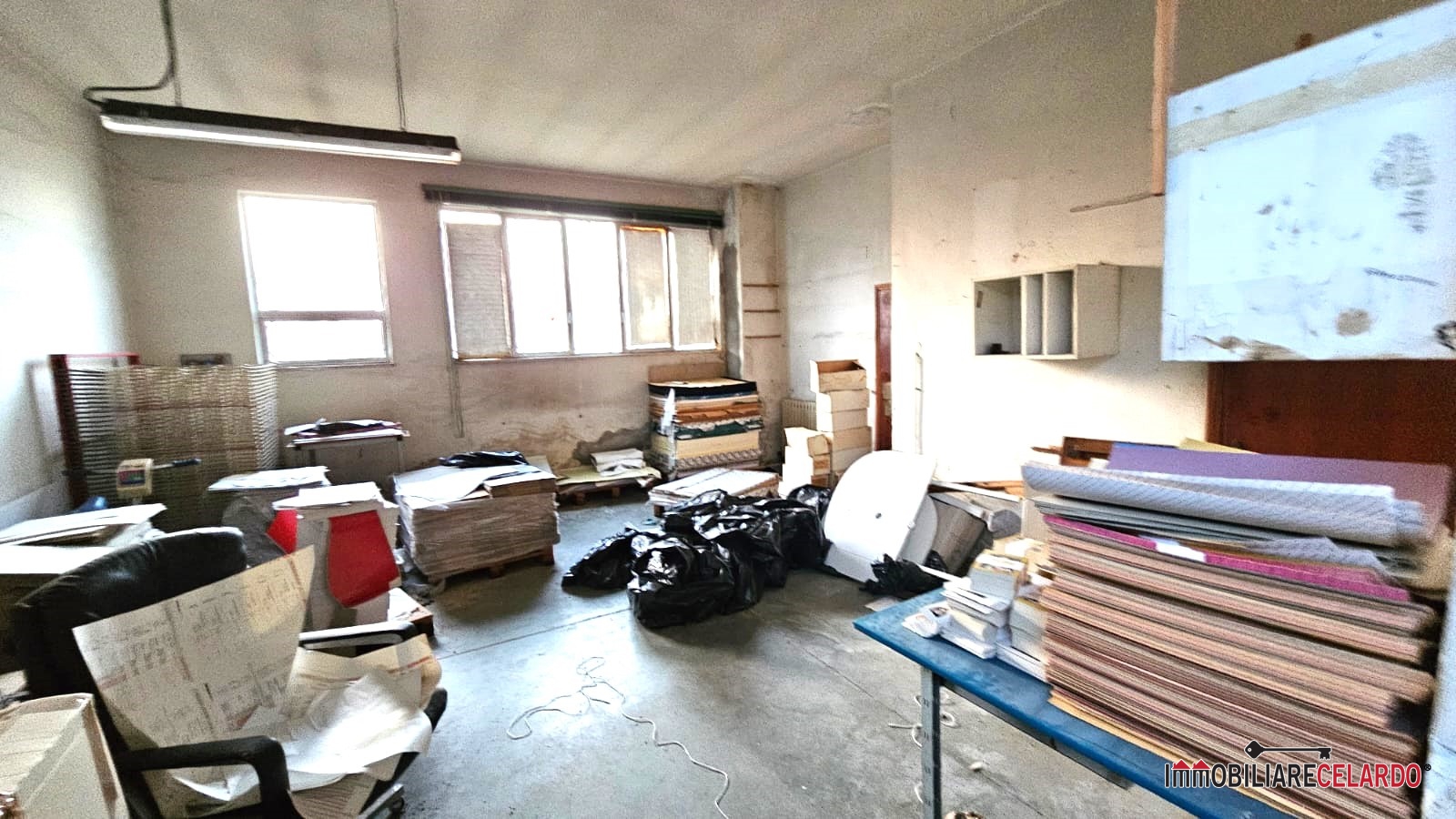 Immagine 1 di Capannone industriale in vendita  a Colle Di Val D'elsa