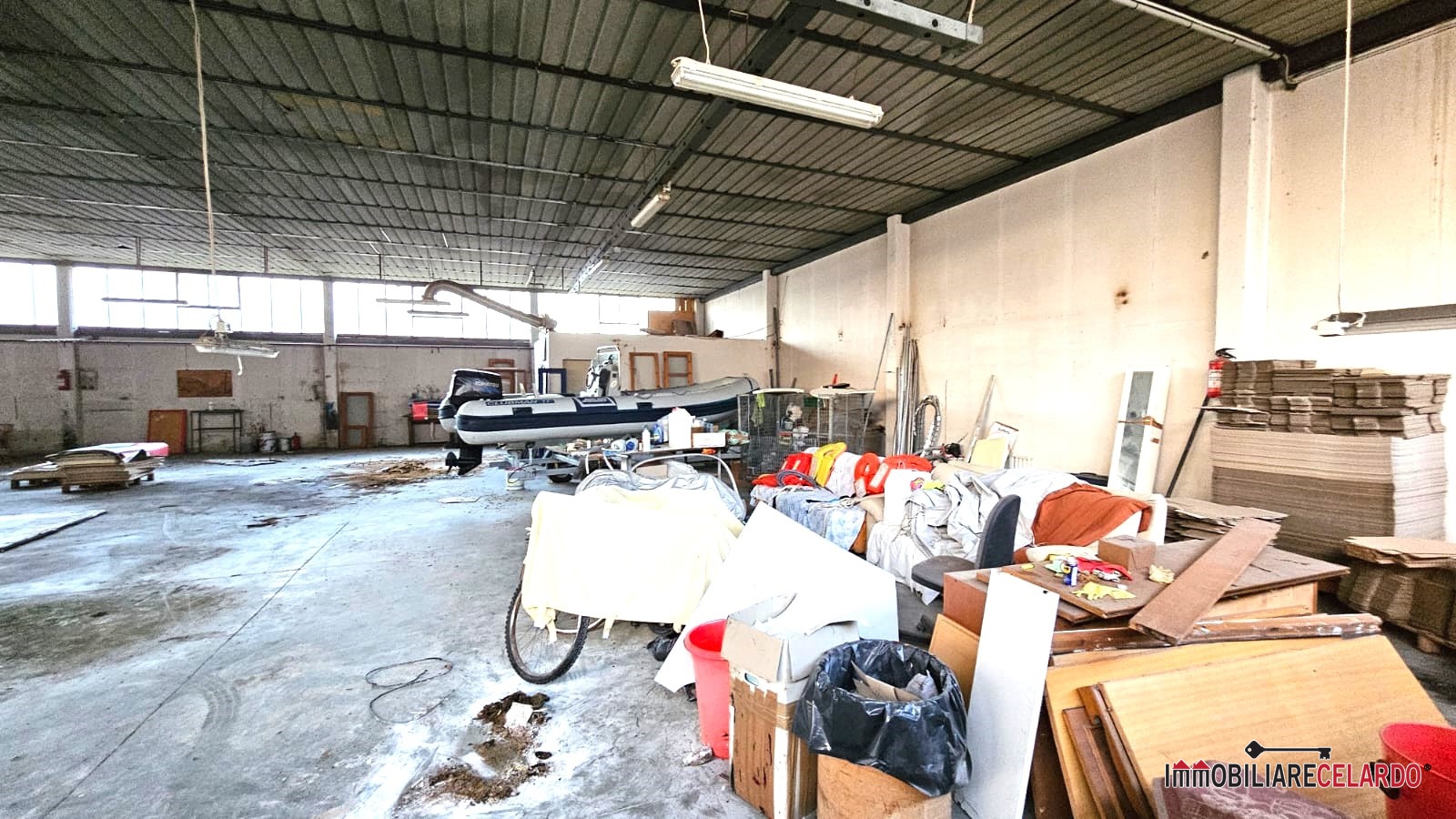 Immagine 2 di Capannone industriale in vendita  a Colle Di Val D'elsa