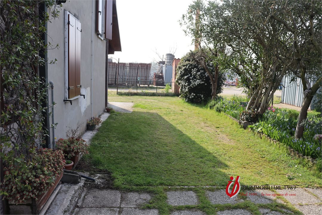 Immagine 8 di Casa semindipendente in vendita  a Buttapietra