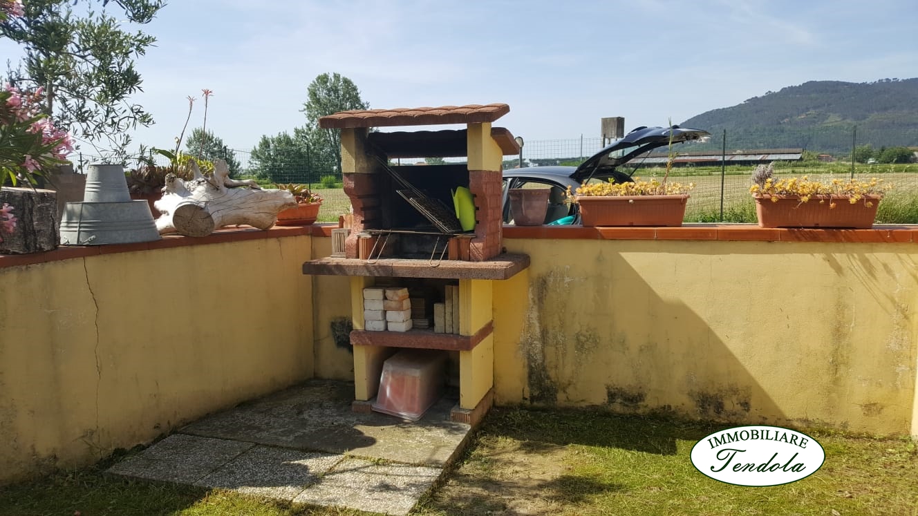 Immagine 4 di Casa semindipendente in vendita  a Sarzana